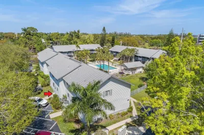 Naples Paradise Pool/1Mile to beach/DT/Shopping/0,5mile Pickleball court Hotels near Naples Municipal Airport