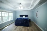 Huge 5 Bdrm W/King Bed Hot Tub