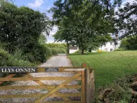 Beautiful 4 bedroom 19th Century Farmhouse Hotels in Mold