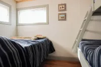 Mill town location by the river w/hot tub