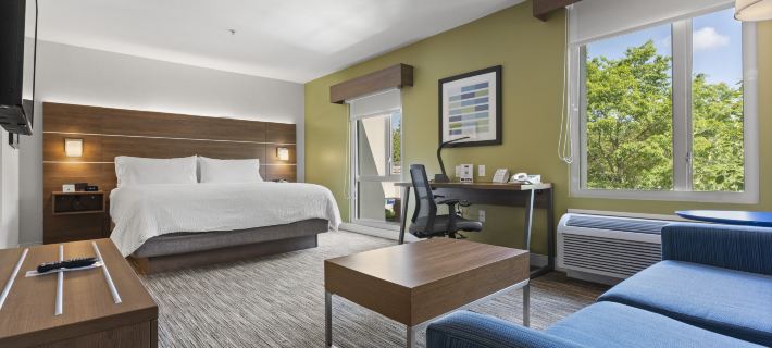 Holiday Inn Express & Suites SURREY by IHG Hotéis em Surrey