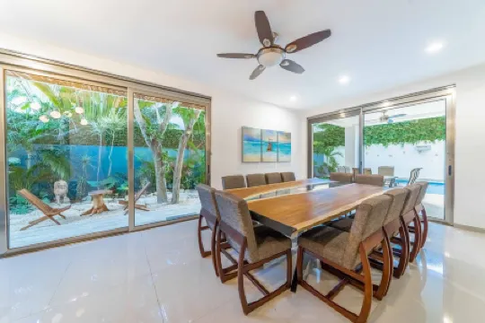 The Castle II - Modern Villa with Private Pool at a Safe Gated Community