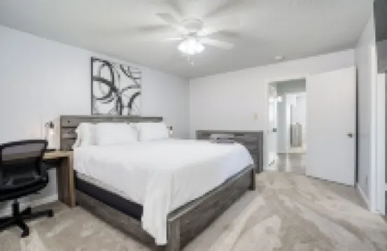Charming 3-bedroom + Den house with AC and WiFi in awesome North Fresno.