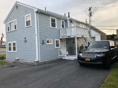 "THE PLACE AT SUNRISE BEACH" Отели в г. Маршфилд