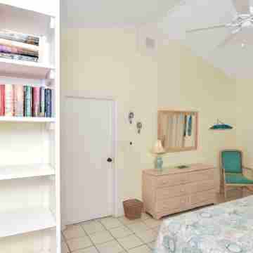 Buttercup Family Cottage beautiful beach, great snorkeling spot across the road Rooms