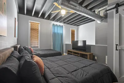 Downtown Chattanooga Loft in the Heart of the City Hotels near Walnut Street Bridge