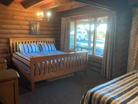 Lancewood lodge, the favourite log chalet for groups and multiple families
