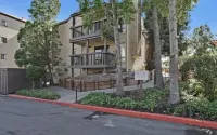 Beautiful condo w/fireplace in the heart of downtown Pleasant Hill