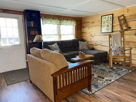 Charming 2BR in the Heart of the Adirondacks in Indian Lake NY.