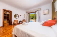 Villa 5 Schlafzimmer, Priv. Pool, Strand- und Zentrumsnah - Homestays
