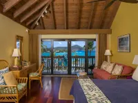 Beautiful Beachfront Villa Located Directly on Sapphire Beach. 鄰近Lindquist Beach的酒店