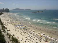 High standard apartment, balcony facing the sea, Pitangueiras Beach. Hotel a 