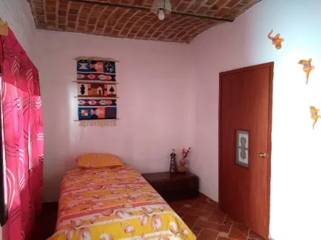 Casita colorida in Ajijic Centro Отели в г. Ахихик