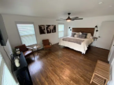 The Biggest Short-Term Rental Close to Tarleton University! 2 King Beds!