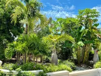 Extra spacious condo 5min from pristine beach