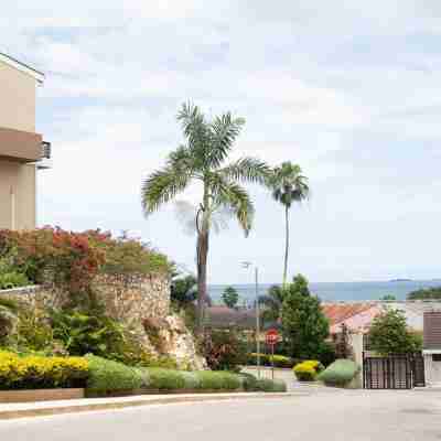 JeSal’s Escape 3 Bedroom Townhome Negril- 5 min From Beach- Perfect For Longterm Others