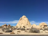Huge Views in North Joshua Tree w/ Outdoor Bathtub & Shower