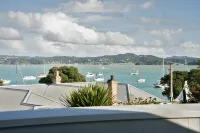 Escape North - Extended Family Retreat, located in central Russell Hotel a Russell