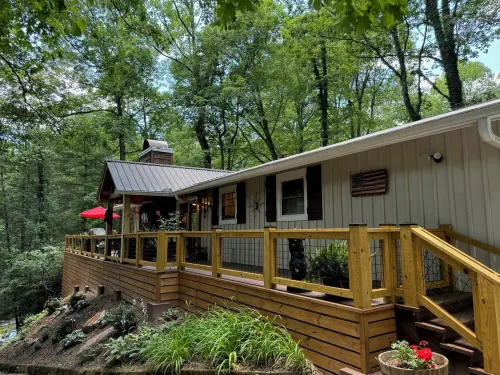 1 Level, 3 Master BRs,  4 BA,   Covered Porch!