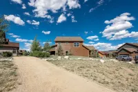 Modern Mountain Golf/Ski/Lake Retreat w/ Hot Tub