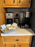 Cozy 2-bdrm home minutes from Kinnick and Melrose tailgating, AC, WiFi, parking