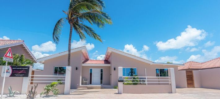 Dream Getaway in Palm Beach - pool, walk to beach, nightlife & restaurants. Ξενοδοχεία στην πόλη Palm Beach