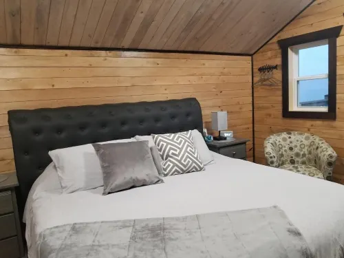 Oceanfront mini home, two decks, with spectacular views.
