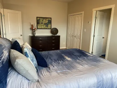 Rural retreat overlooking Swan Lake w/artist studio on site Отели рядом с достопримечательностью «BX Creek & Falls Trail»