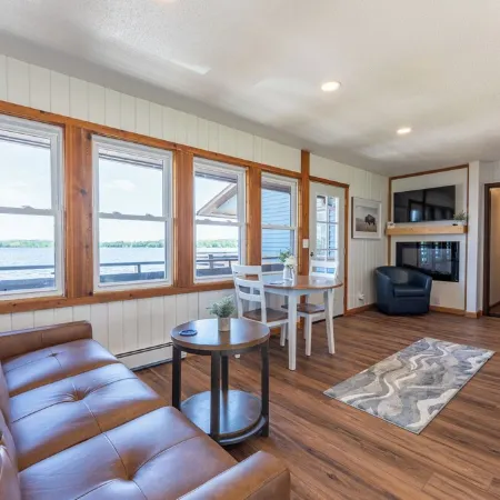 Sandy Point Resort Suit, amazing 365 Lakeview
