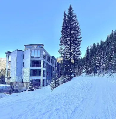 Newest built Ski-in/Ski-out condos at base of Winter Park Winter Park Resort附近的飯店