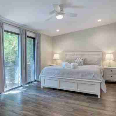 Luxury Sea Pines Home. New Pool. All Newly Renovated, 7 Min Walk 2 Beach. Rooms