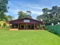 3 BR tropical oasis - pool, forest and waterfall Hoteles en 