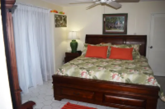 Oceanfront Condo - Four Steps to Beautiful Sugar Beach โรงแรมใน