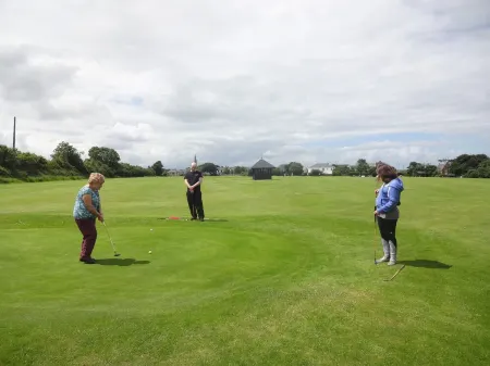 House located in a private maintained estate. Отели в г. Трали