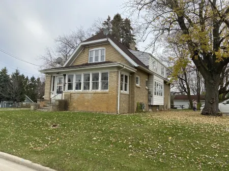 Quiet townhouse close to everything.