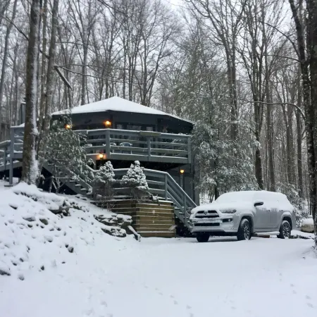 Unique Round House on Beech Mtn -Ski, Hike, Golf, Fish-Near Wineries & Parkway
