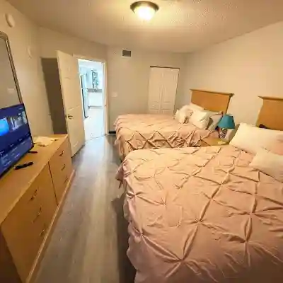 Newly Upgraded Great 1 bdrm oceanfront condo, Free WIFI, Free Parking Rooms