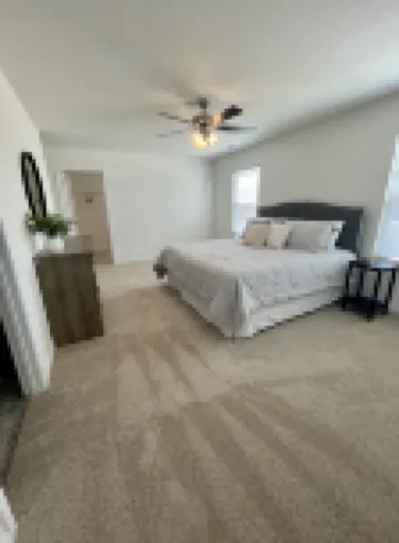 Beautiful new home with lake view near hiking trails