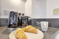 Cosy, peaceful, stylish 2 bedroom flat which a home away from home.