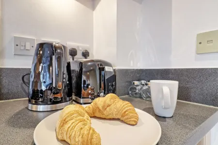 Cosy, peaceful, stylish 2 bedroom flat which a home away from home.