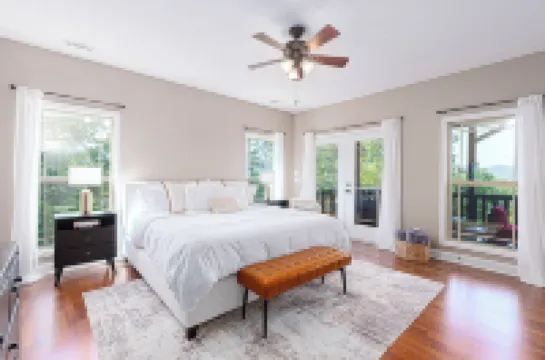 Charming 1-bedroom house w/ mountain view & close to Fontana Lake in Bryson City