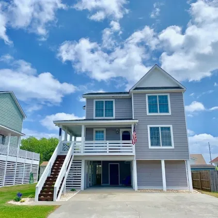 Beautiful vacation home in Kill Devil Hills. Enjoy the ocean and the sound.