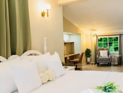Falcon Oceanview3BRCondo/Free Airport Transport/5minsWalkToBeach/Gated/Security