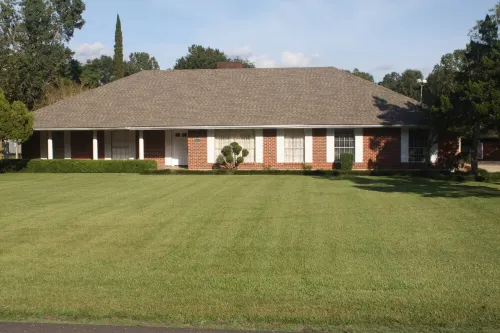 Home/MINI RESORT- pool, tennis court, pickleball, golf course, lg. Clubhouse Hotels in Zachary