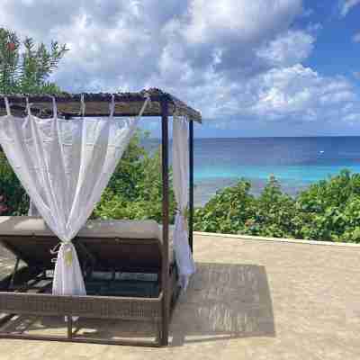 Tropical oceanfront villa, full AC, private pool, great diving and snorkeling Hotel Exterior