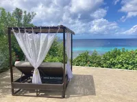 Tropical oceanfront villa, full AC, private pool, great diving and snorkeling Hotels in 