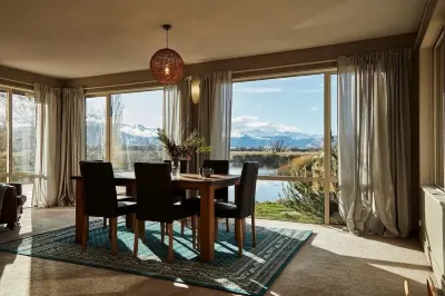 Mountain View Abode - Spectacular Views In Twizel Hotels near Tapataia Mahaka Peter's Lookout (Lake Pukaki Viewpoint) (Mount Cook Road)