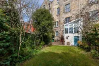 Beautifully kept period property 5-10mins from town centre, restaurants, beaches Hotels in 