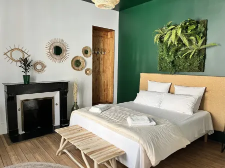 Le Gite de Jean Thevenin with free parking