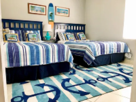 Spectacular Beachfront Condo, Seven Mile Beach - Ground Floor!